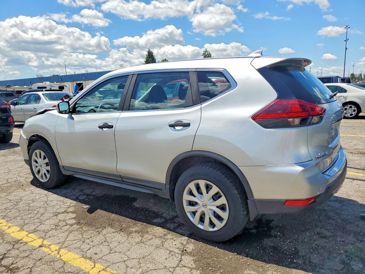 2018 Nissan Rogue S - Фото 2