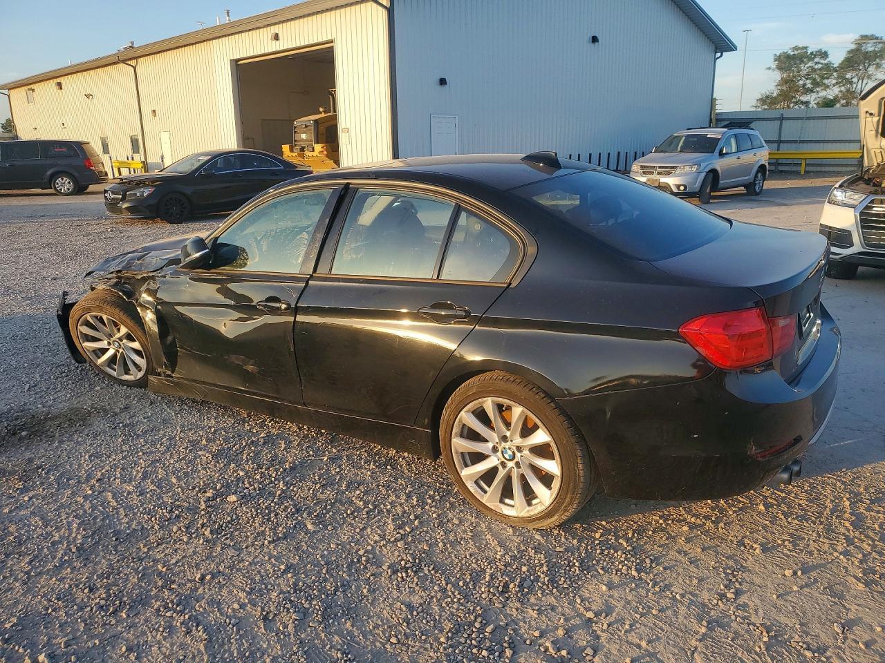 2013 BMW 328 I - Фото 2