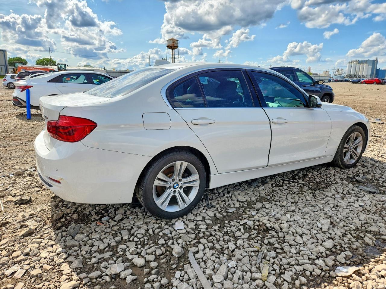 2017 BMW 330 Xi - Фото 3