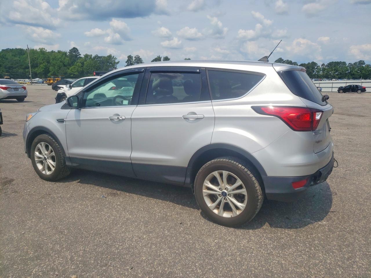 2019 Ford Escape Se - Фото 2