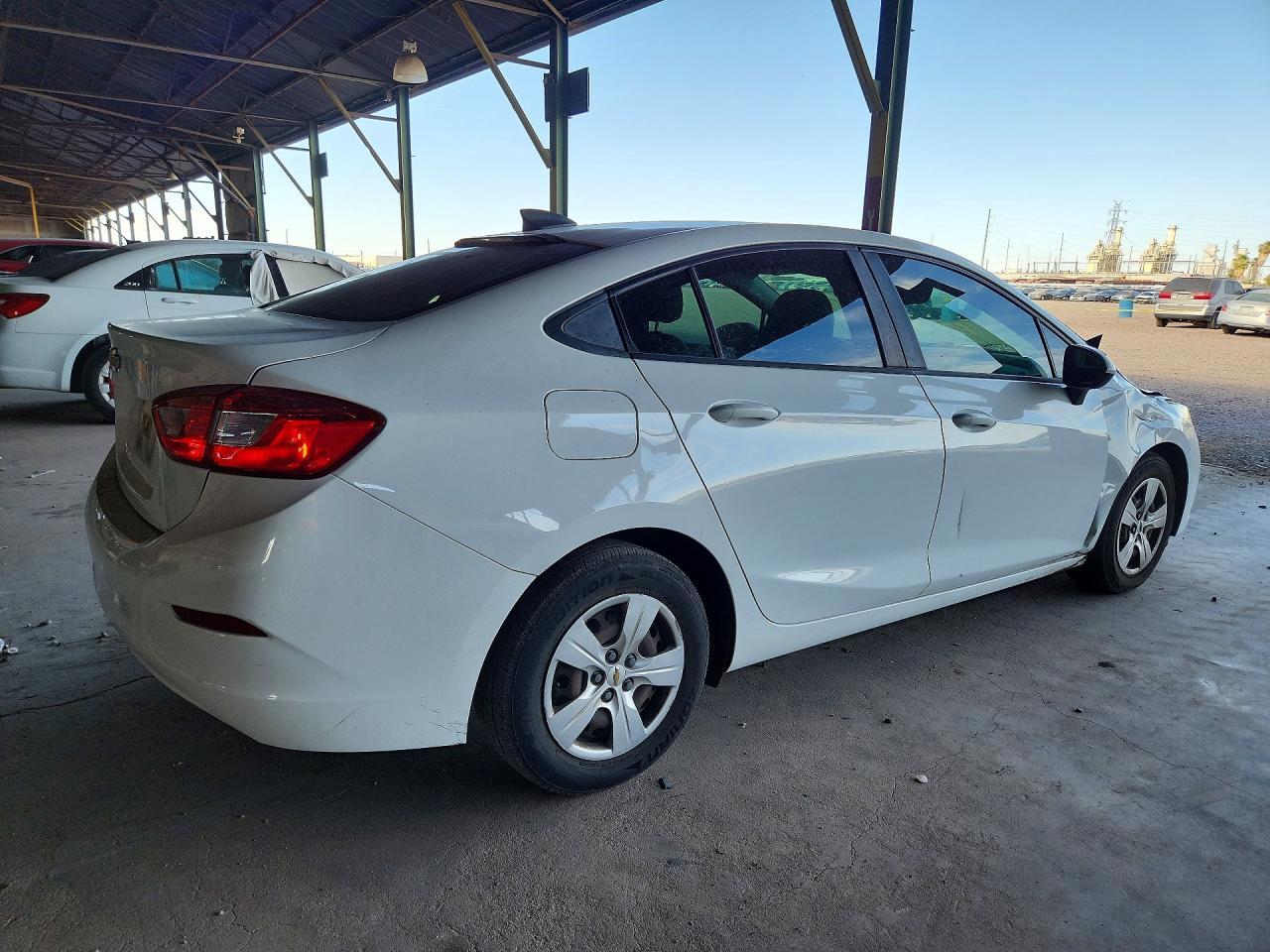 2018 Chevrolet Cruze Ls - Фото 3