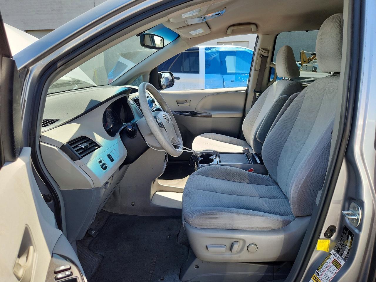 2012 Toyota Sienna Le - Image 7