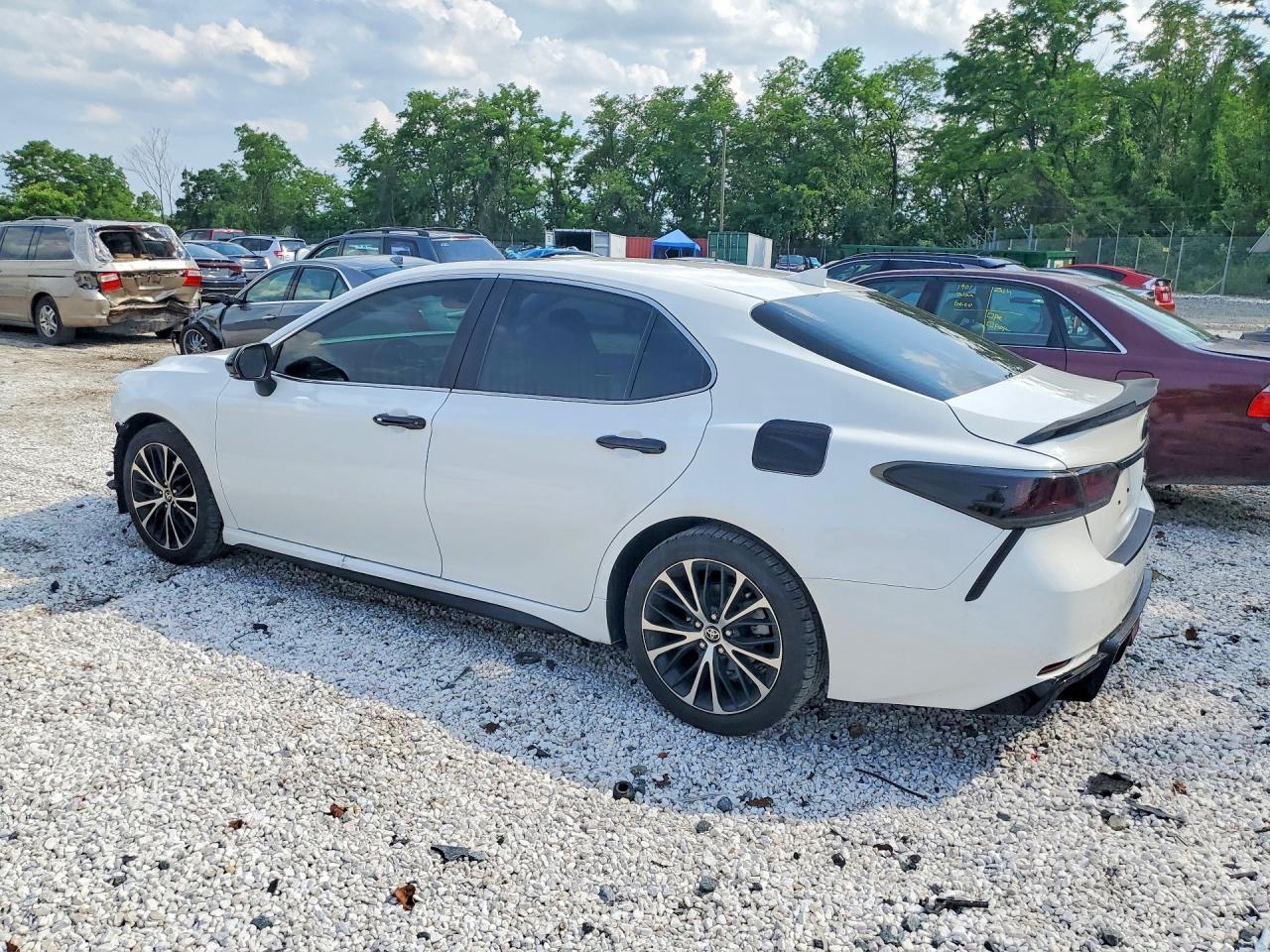 2020 Toyota Camry Se - Image 2