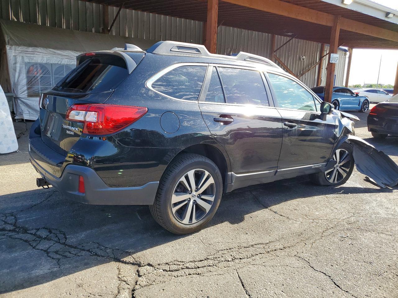 2018 Subaru Outback 3.6R Limited - Image 3