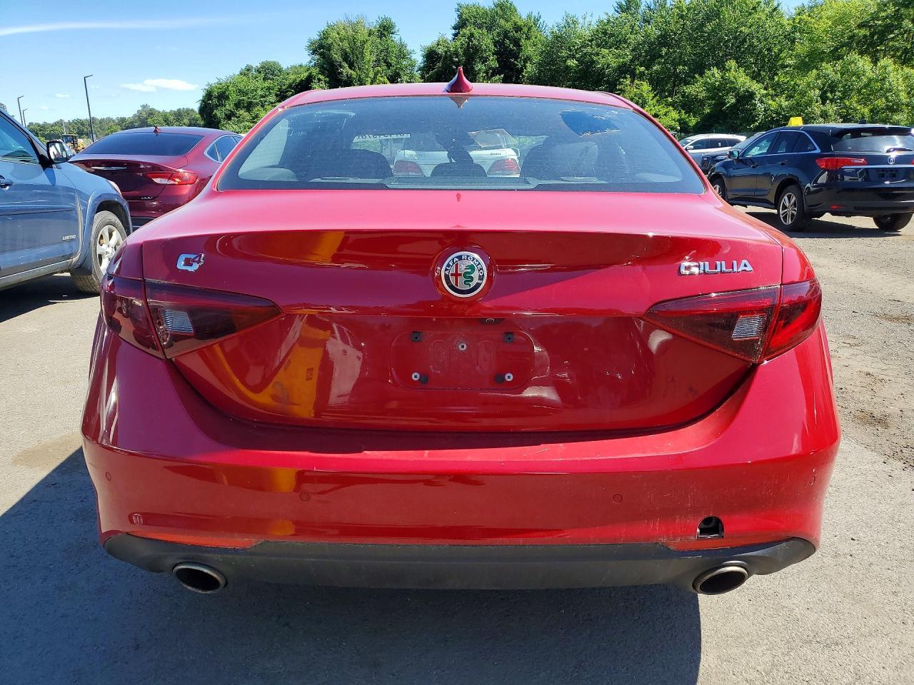 2020 Alfa Romeo Giulia - Image 6