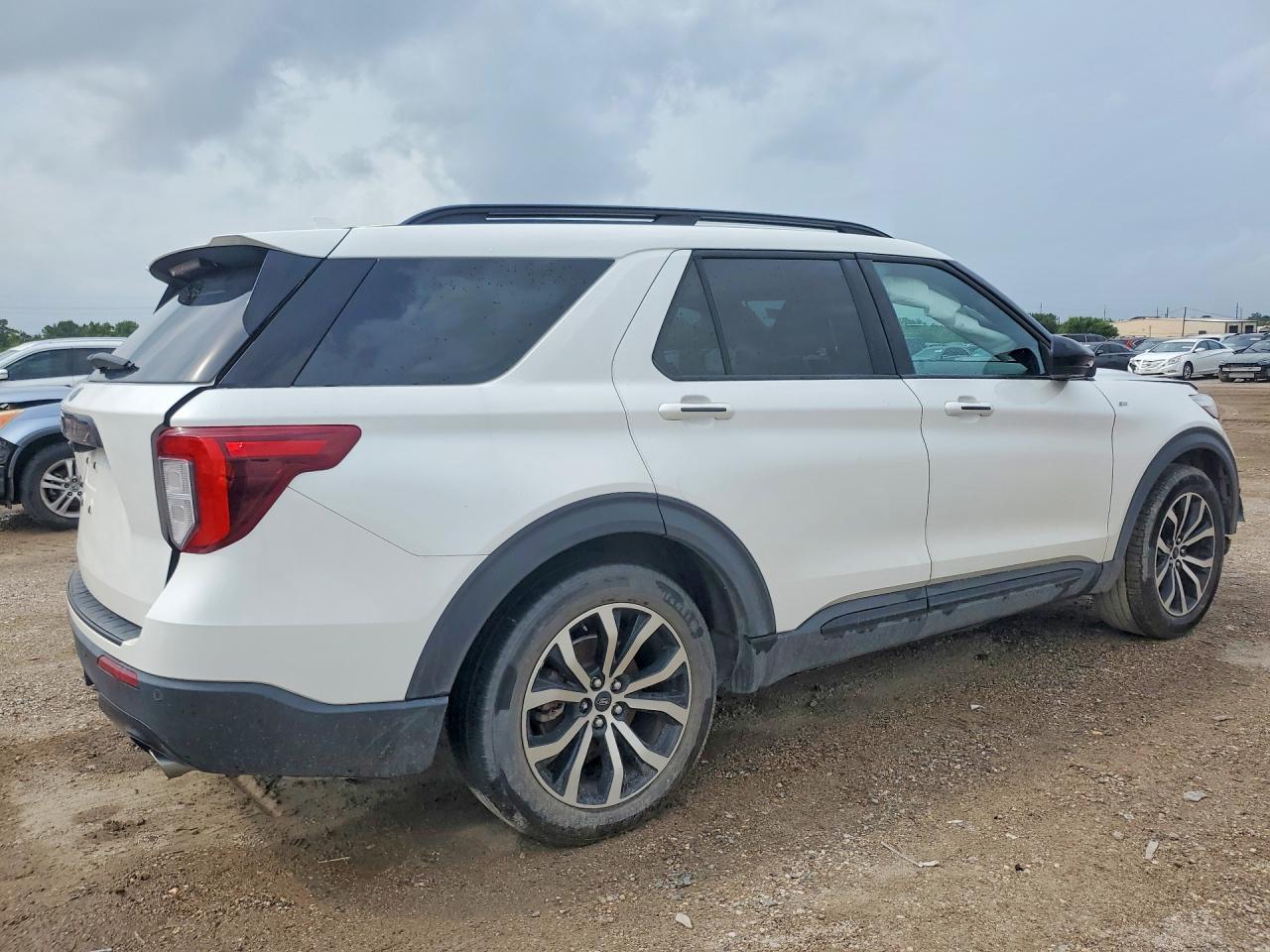 2022 Ford Explorer St-Line - Image 3