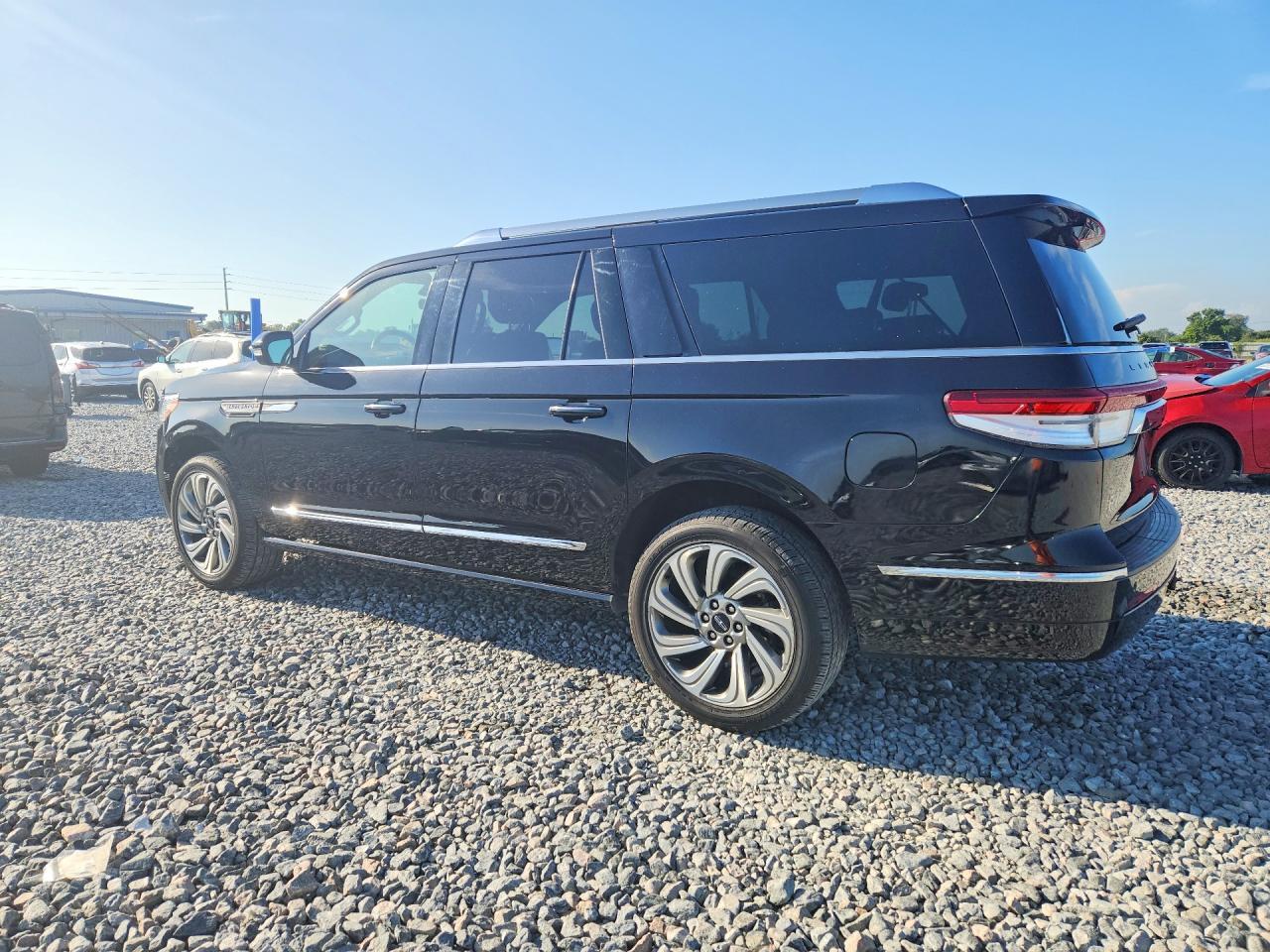 2022 Lincoln Navigator L - Фото 2