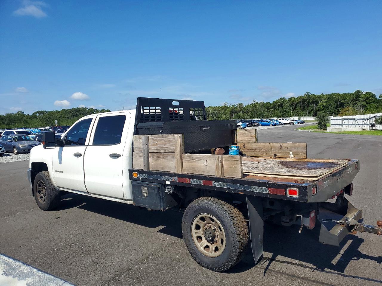 2015 Chevrolet Silverado K3500 - Image 2