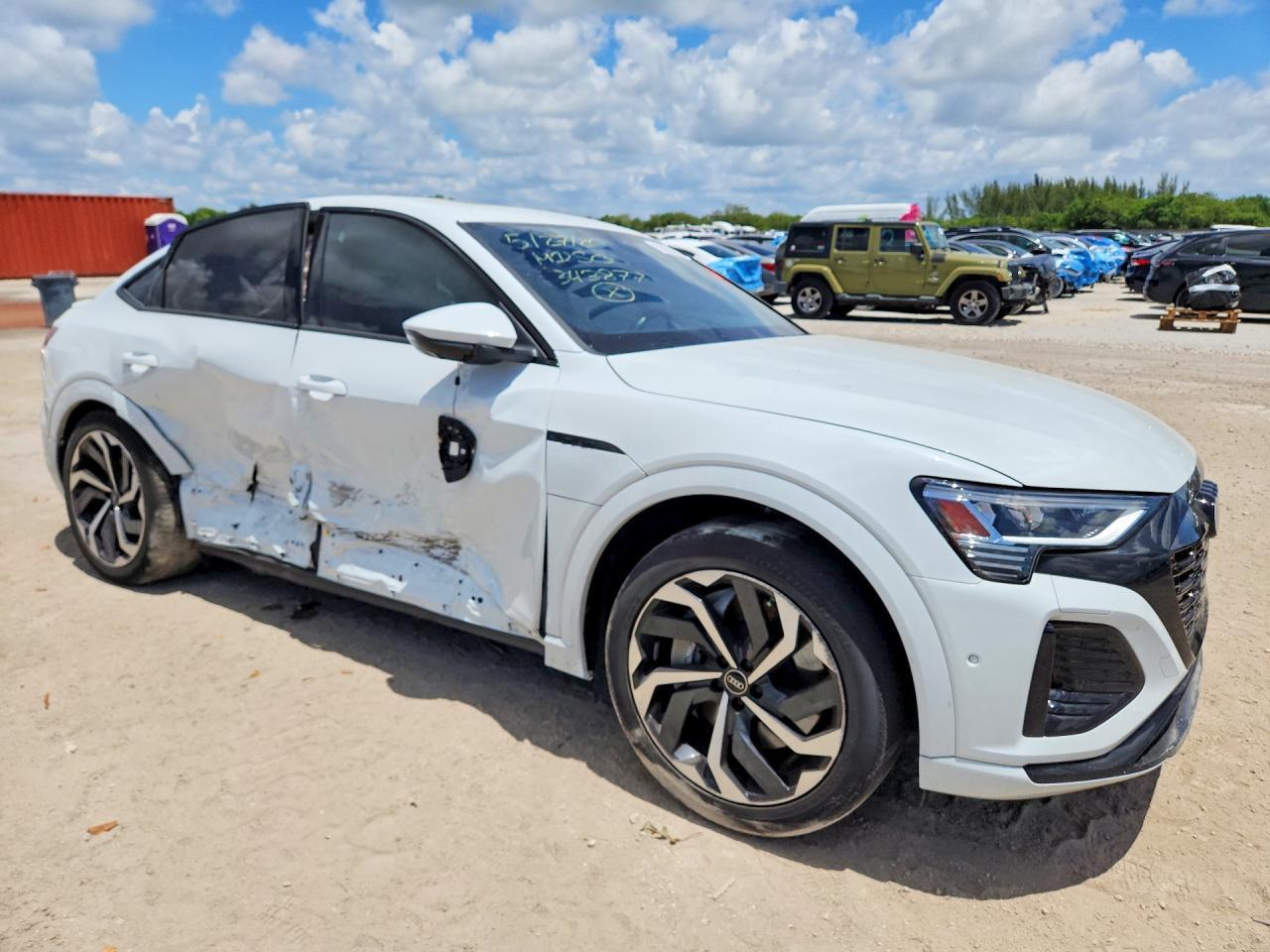 2024 Audi Q8 E-Tron Sportback Premium Plus - Фото 4