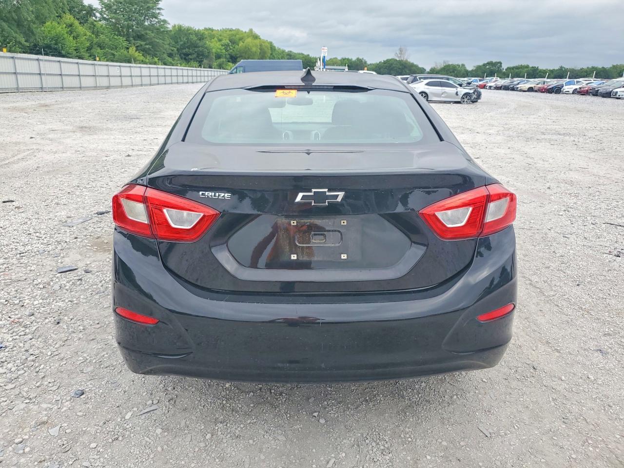 2018 Chevrolet Cruze Ls - Image 6