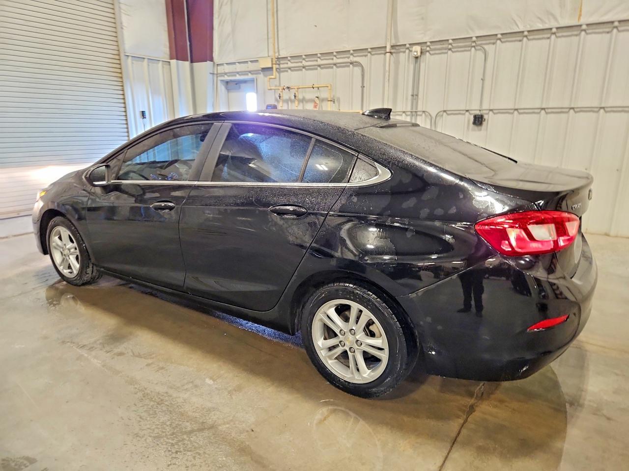 2017 Chevrolet Cruze Lt - Image 2