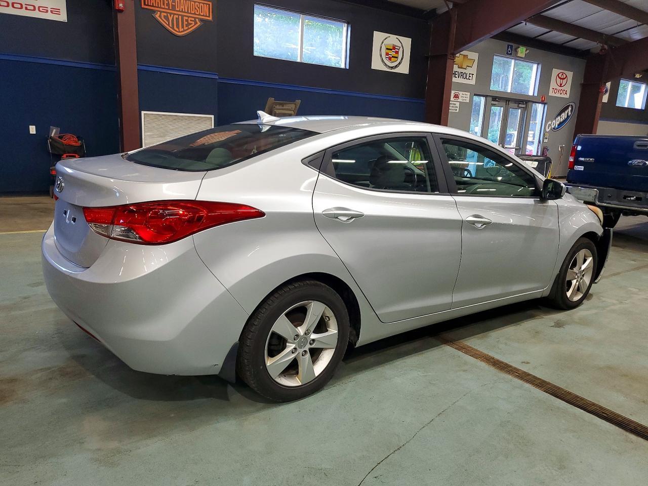 2013 Hyundai Elantra - Image 3