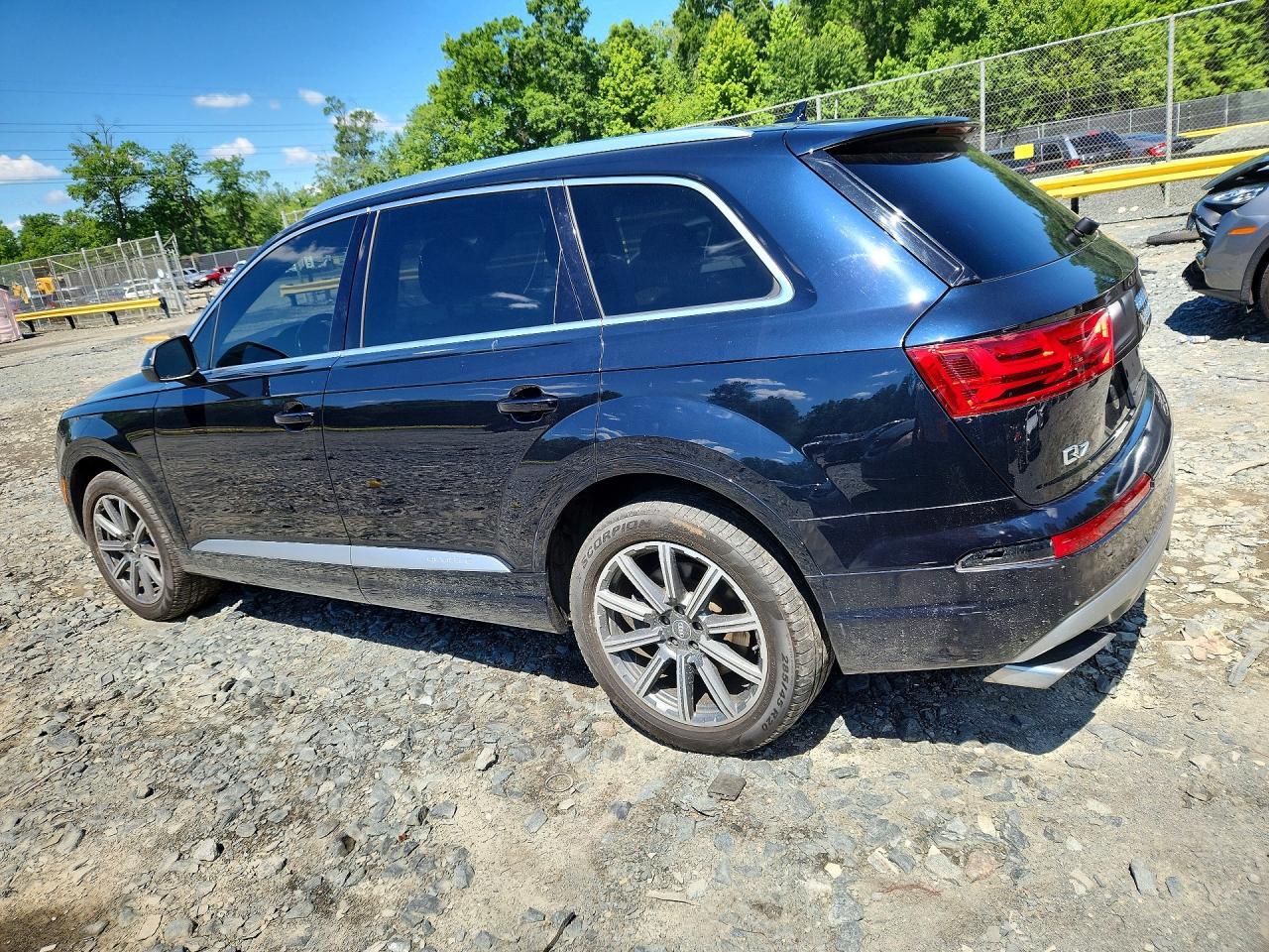 2017 Audi Q7 Premium Plus - Image 2
