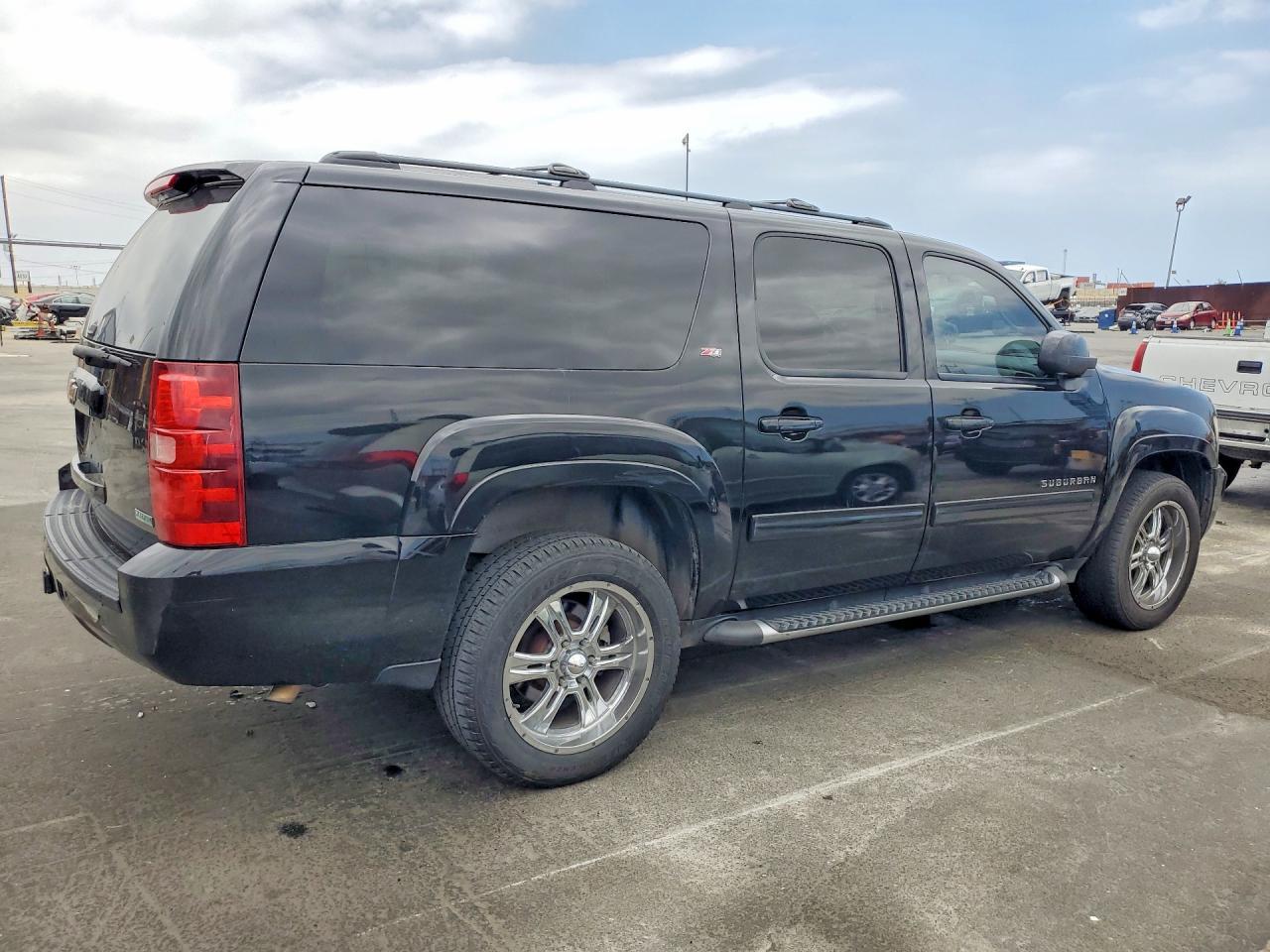 2011 Chevrolet Suburban K1500 Lt - Фото 3