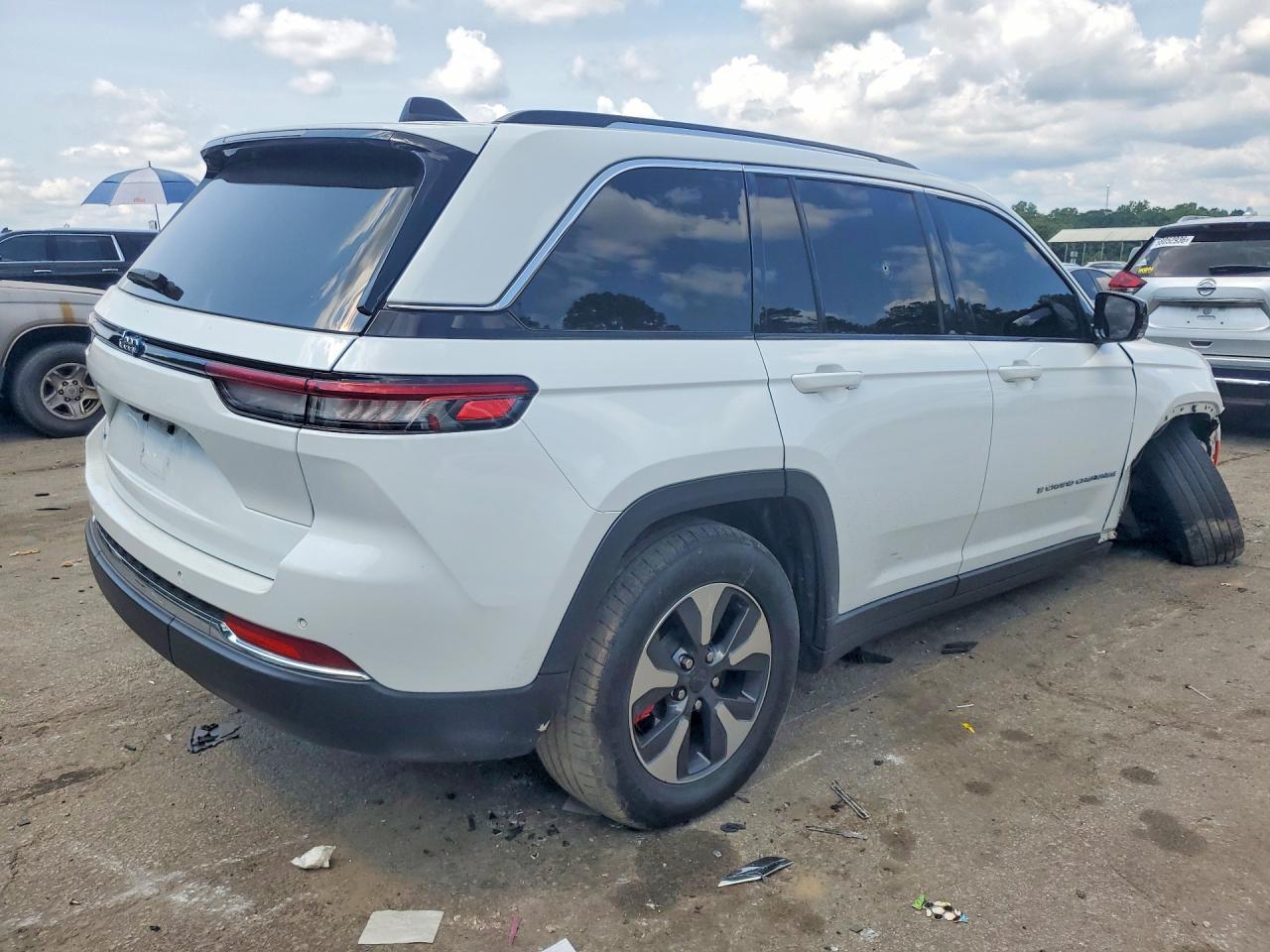 2022 Jeep Grand Cherokee Limited 4Xe - Image 3
