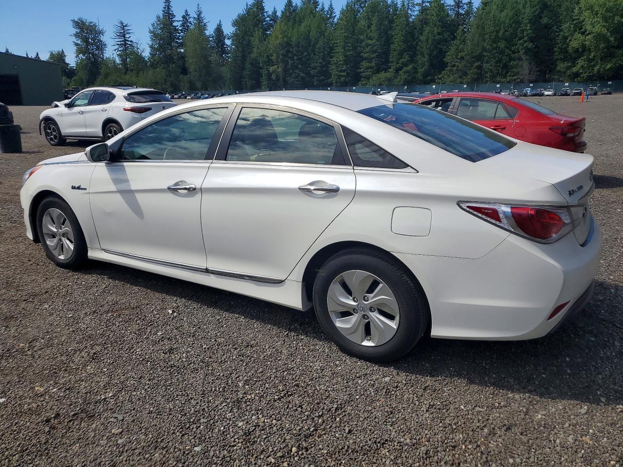 2015 Hyundai Sonata Hybrid Base - Image 2