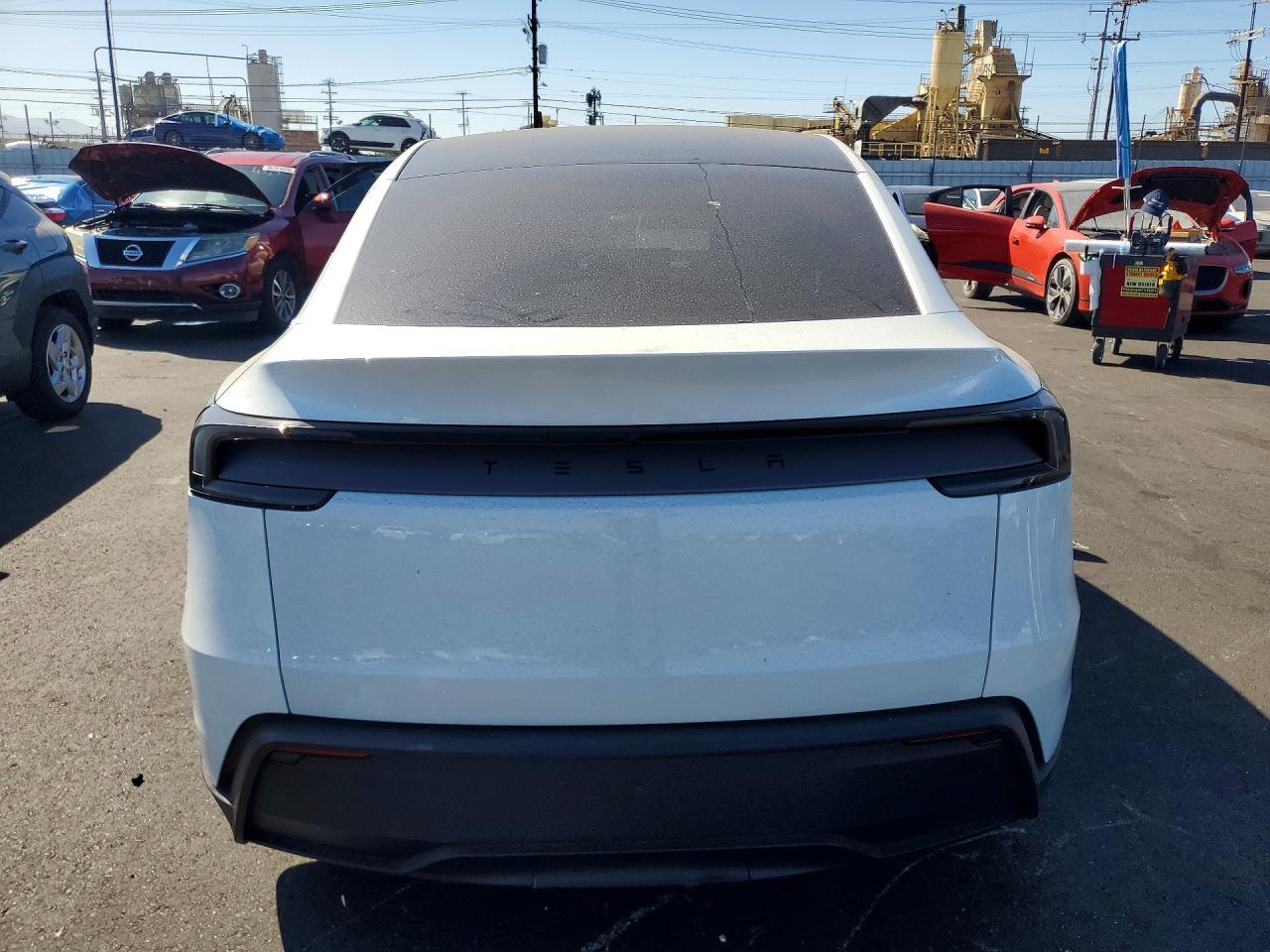 2026 Tesla Model Y - Фото 6