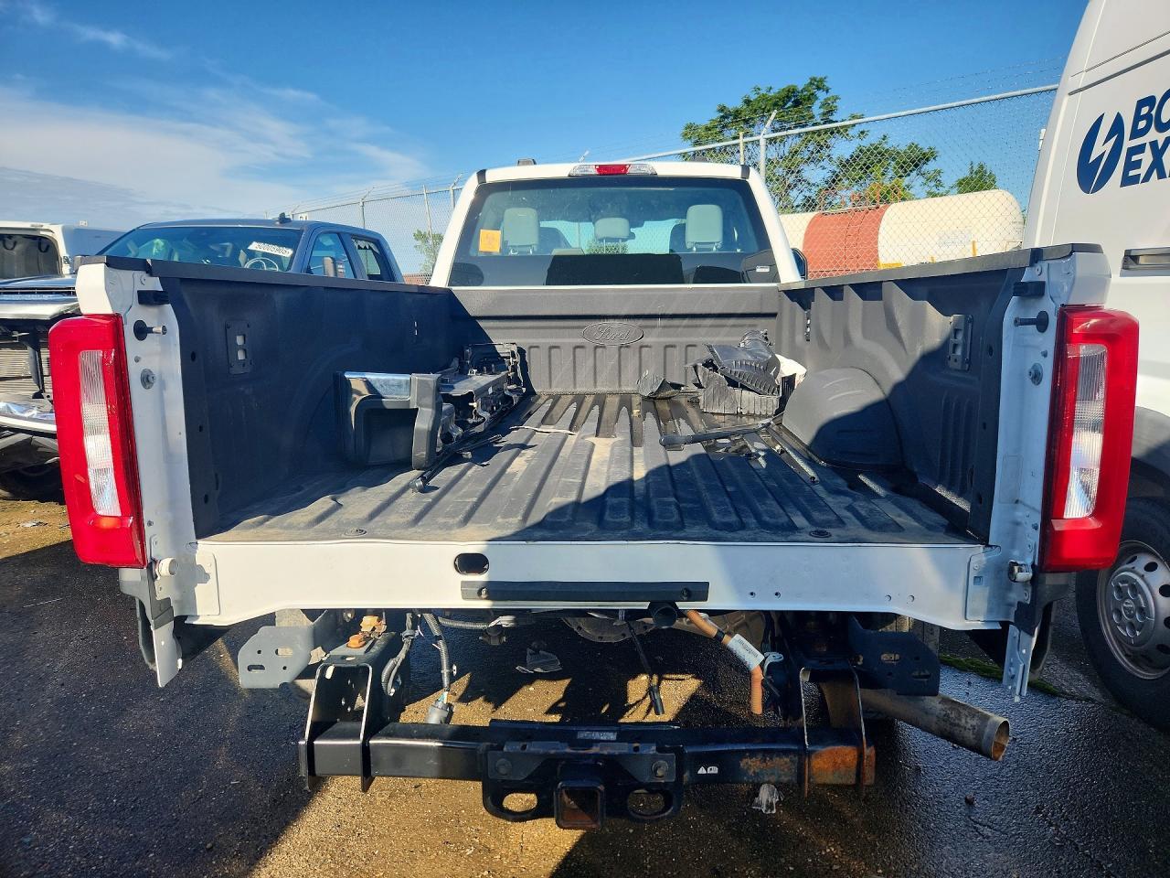 2024 Ford F350 Super Duty - Фото 6
