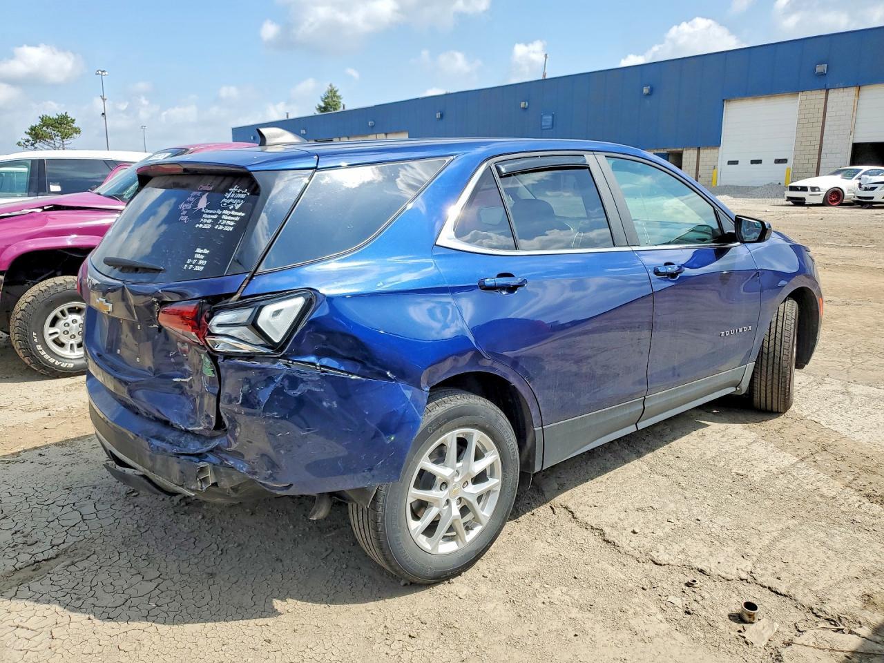 2022 Chevrolet Equinox Lt - Image 3