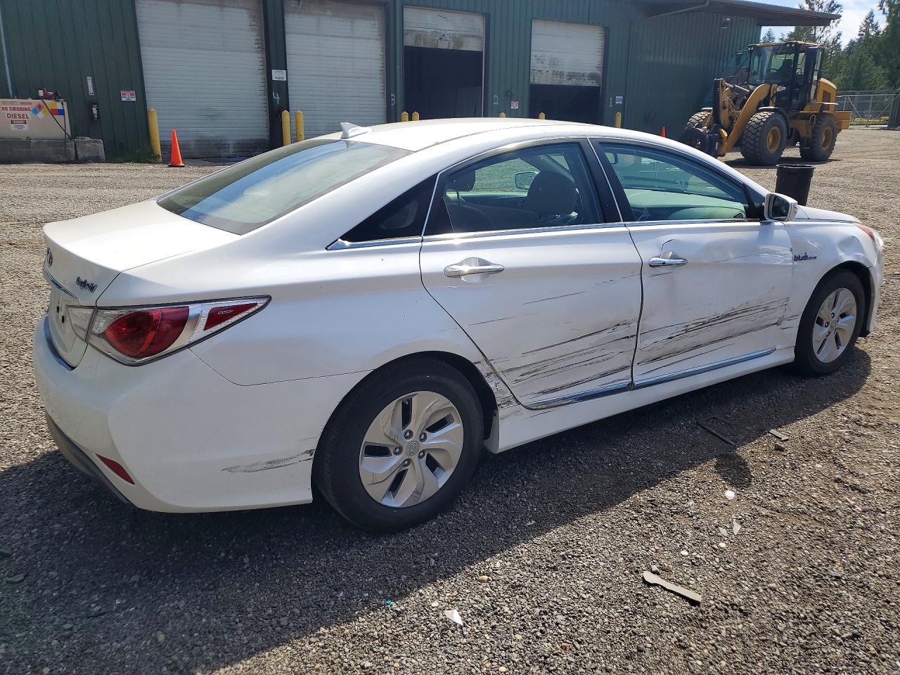 2015 Hyundai Sonata Hybrid Base - Image 3