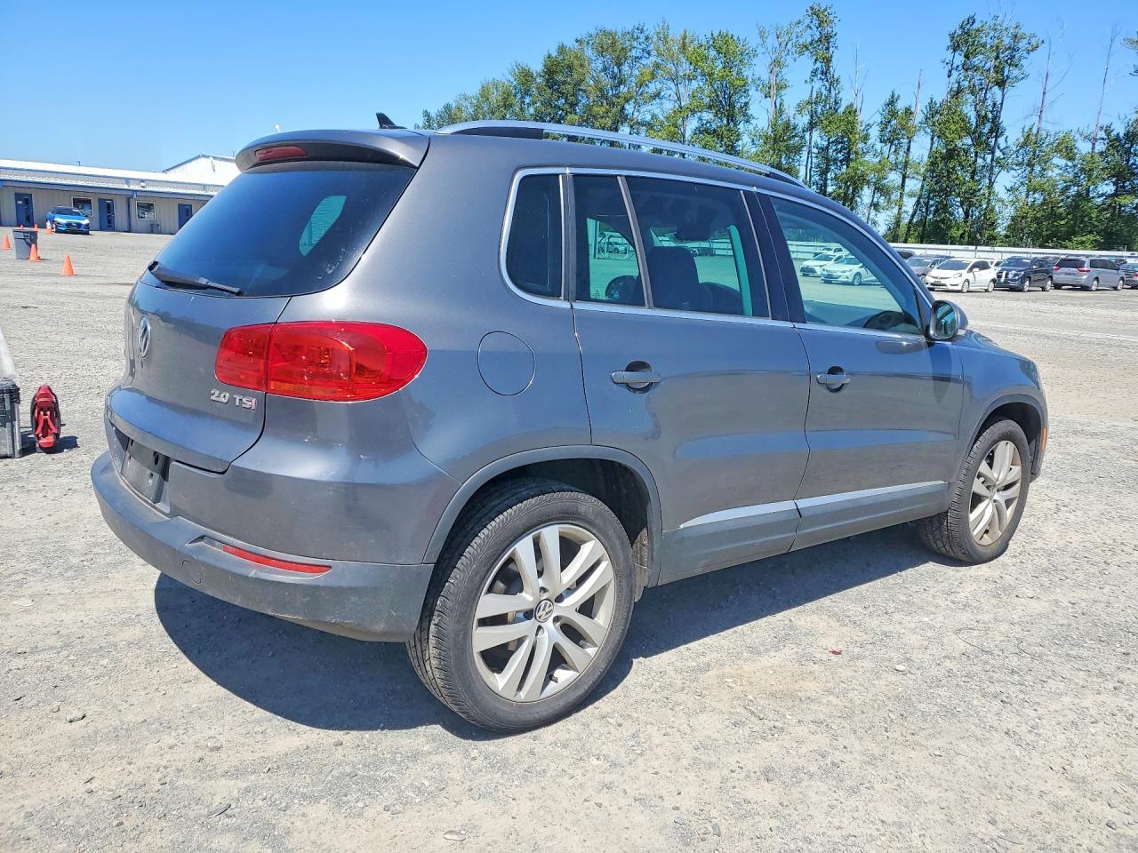 2013 Volkswagen Tiguan S - Image 3