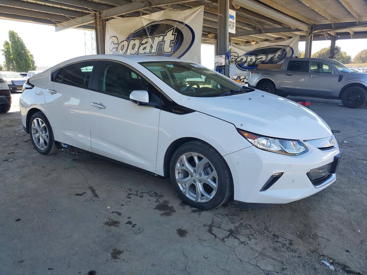 2017 Chevrolet Volt Premier - Image 4