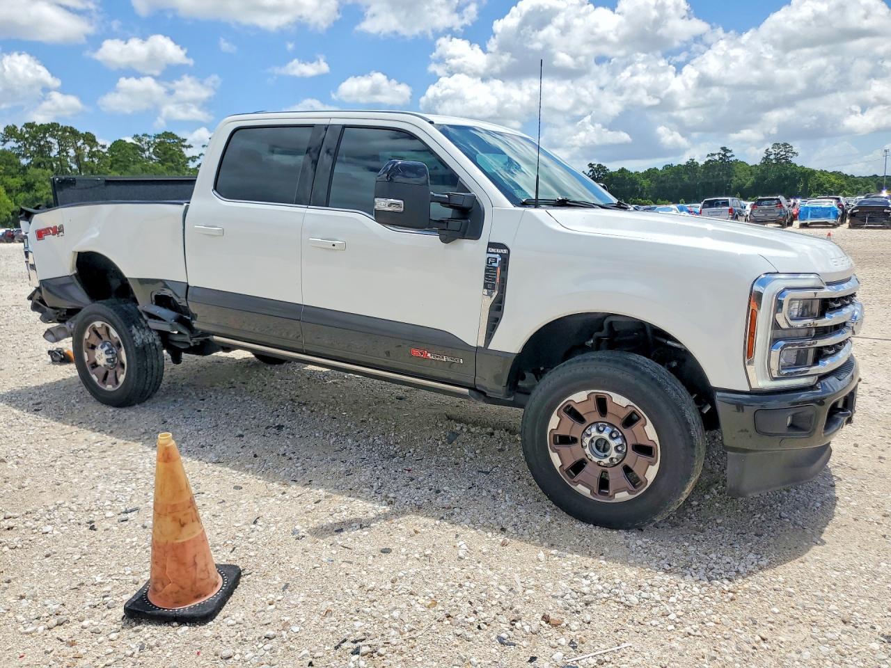 2024 Ford F250 Super Duty - Фото 4