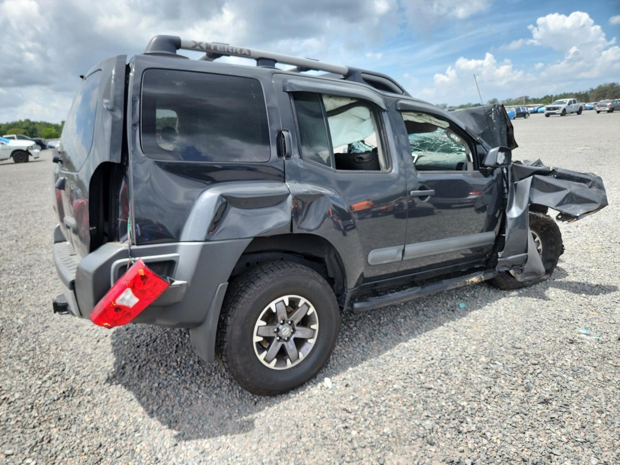 2014 Nissan Xterra Pro-4X - Image 3