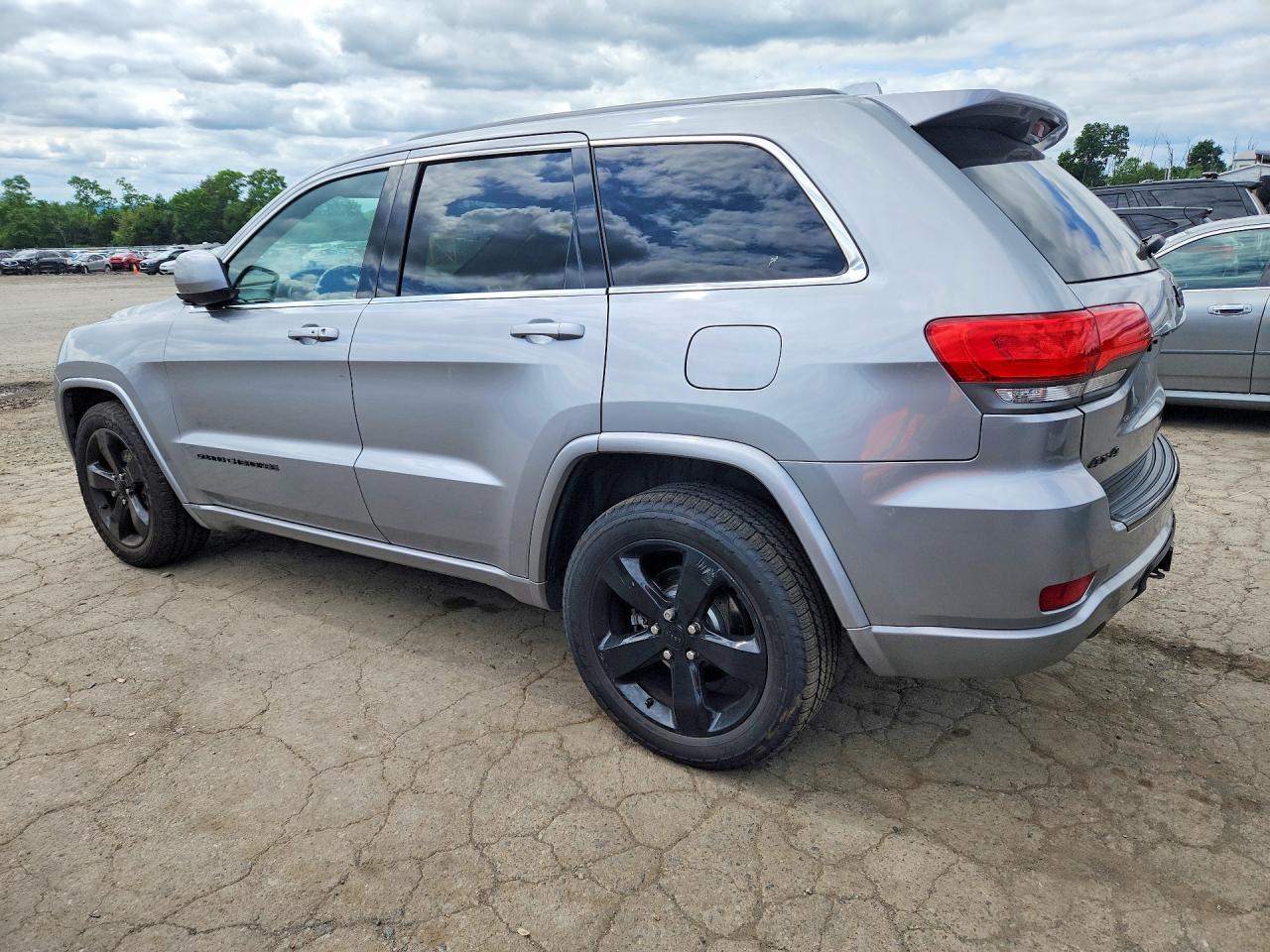 2015 Jeep Grand Cherokee Laredo - Image 2