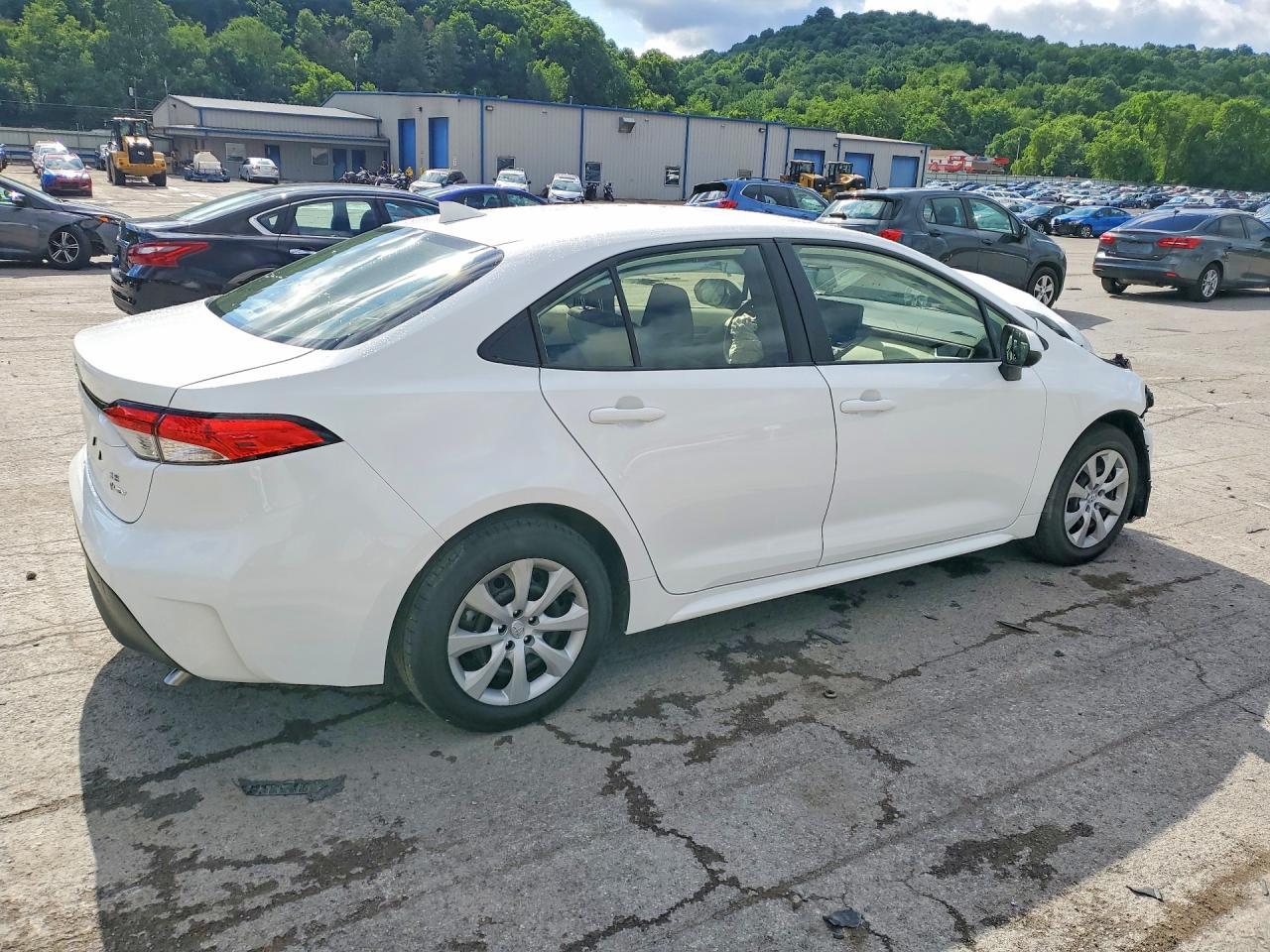2026 Toyota Corolla Hybrid Le - Image 3