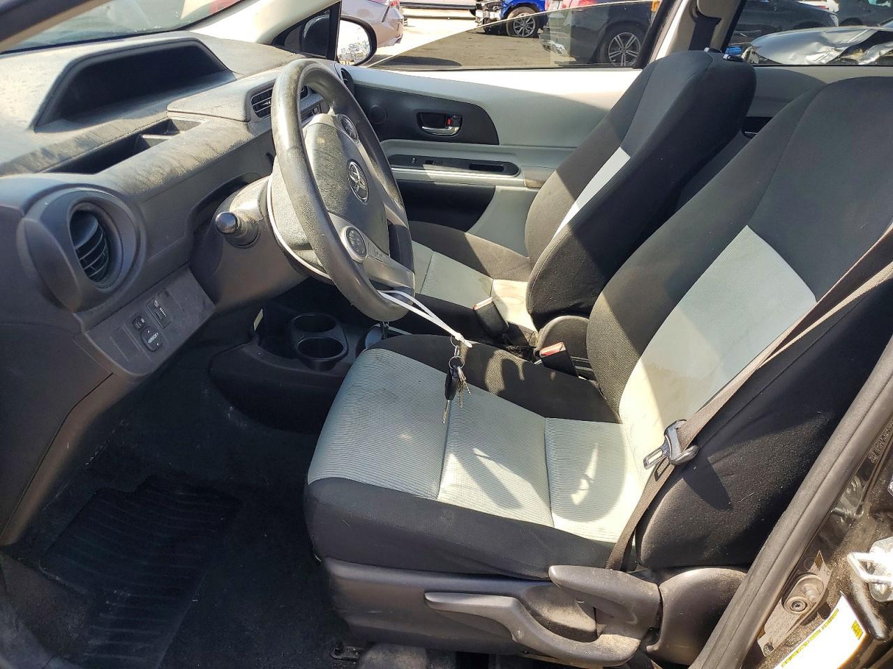 2014 Toyota Prius C Two - Фото 7