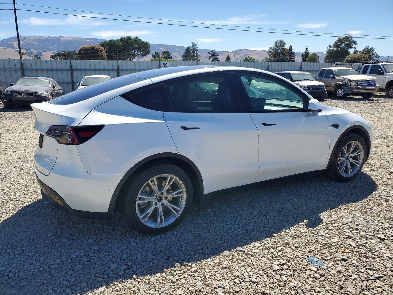 2022 Tesla Model Y - Image 3