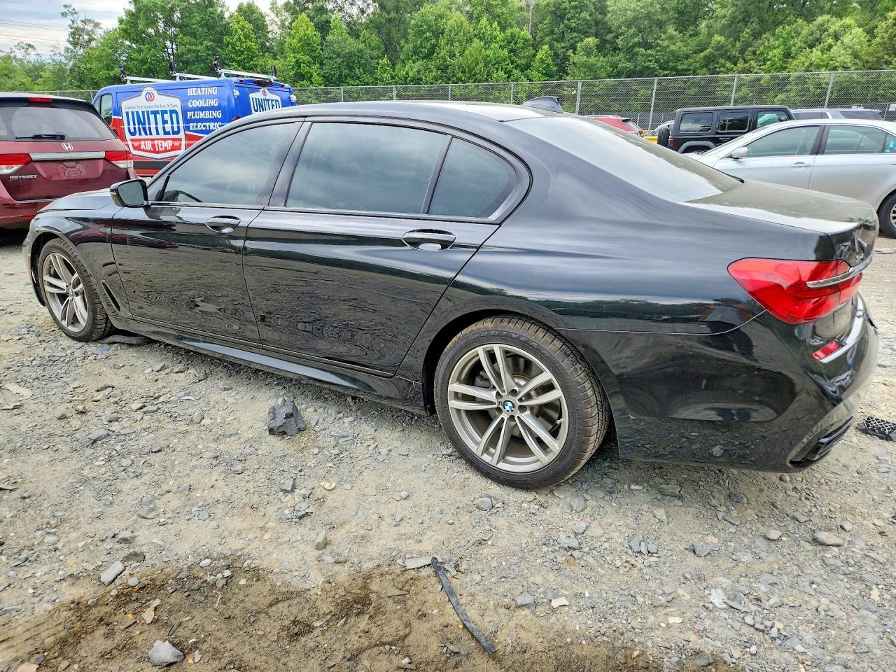 2018 BMW 750 Xi - Фото 2
