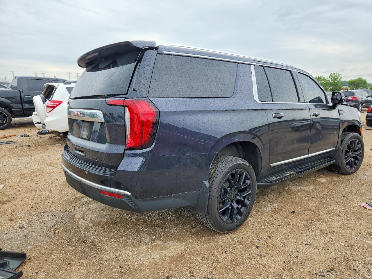 2023 GMC Yukon Xl K1500 Slt - Image 3