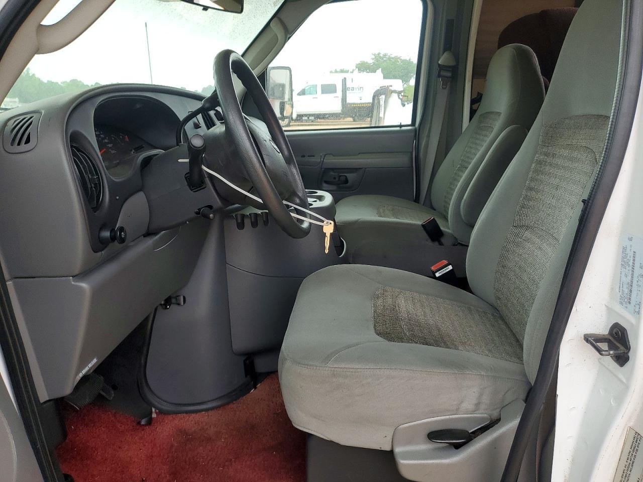 2005 Ford Econoline E450 Super Duty Cutaway Van - Фото 7