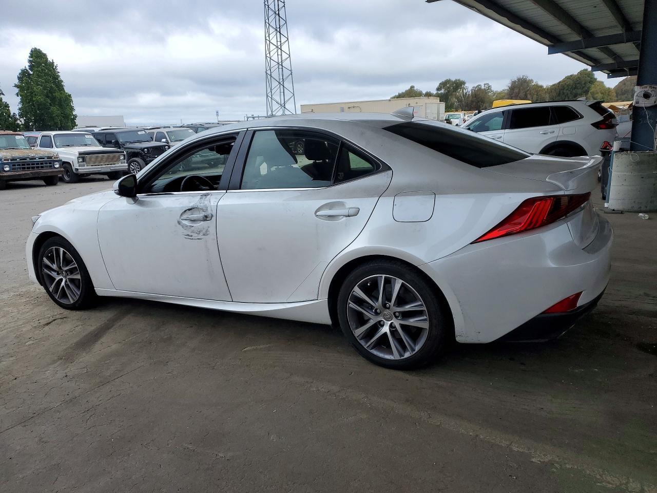 2019 Lexus Is 300 - Image 2