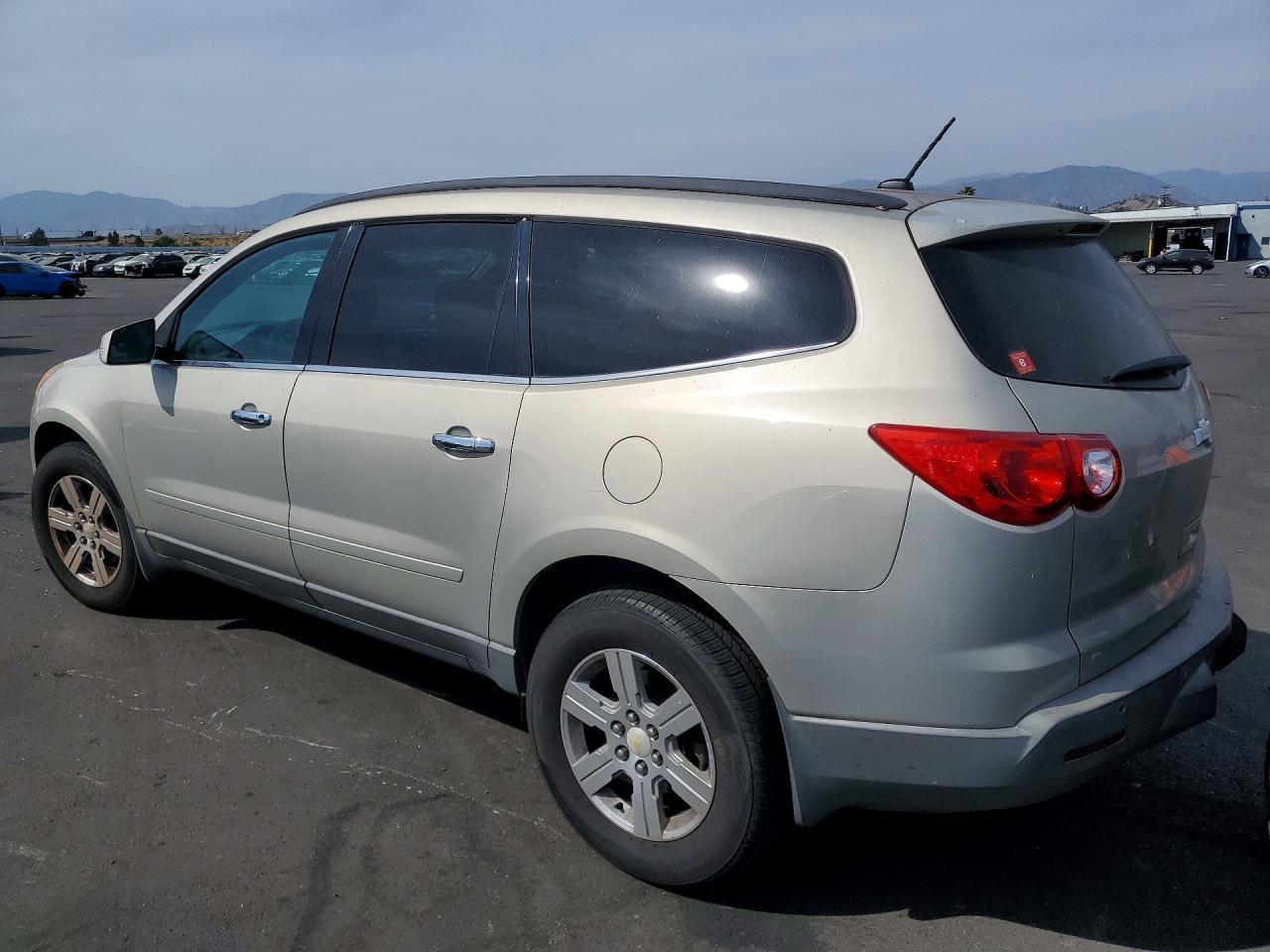 2011 Chevrolet Traverse Lt - Image 2