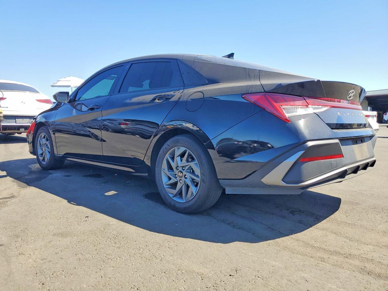 2024 Hyundai Elantra Blue - Фото 2
