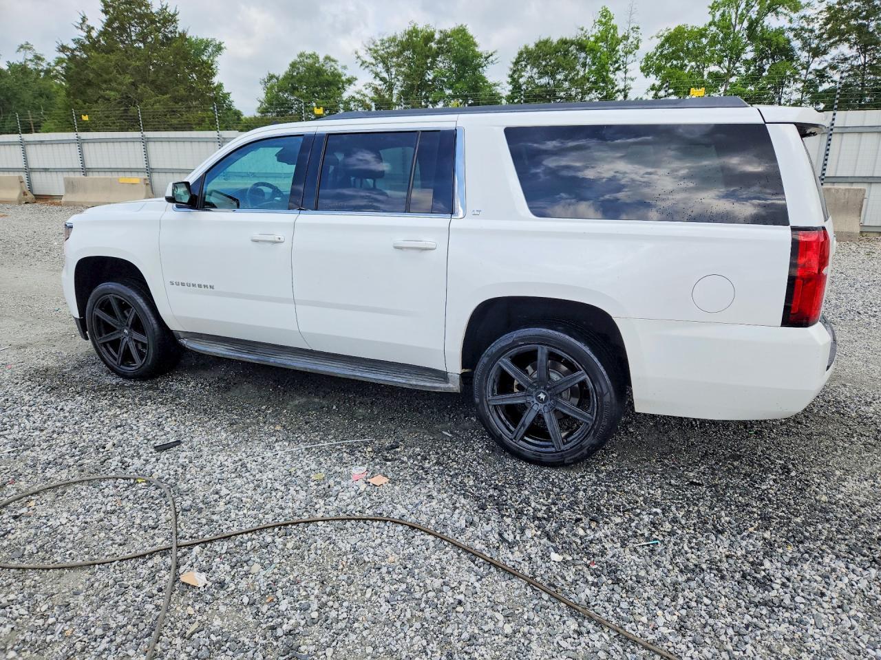 2015 Chevrolet Suburban K1500 Lt - Image 2