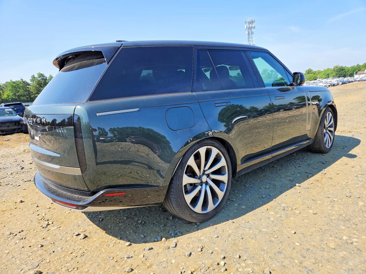 2025 Land Rover Range Rover Se - Image 3