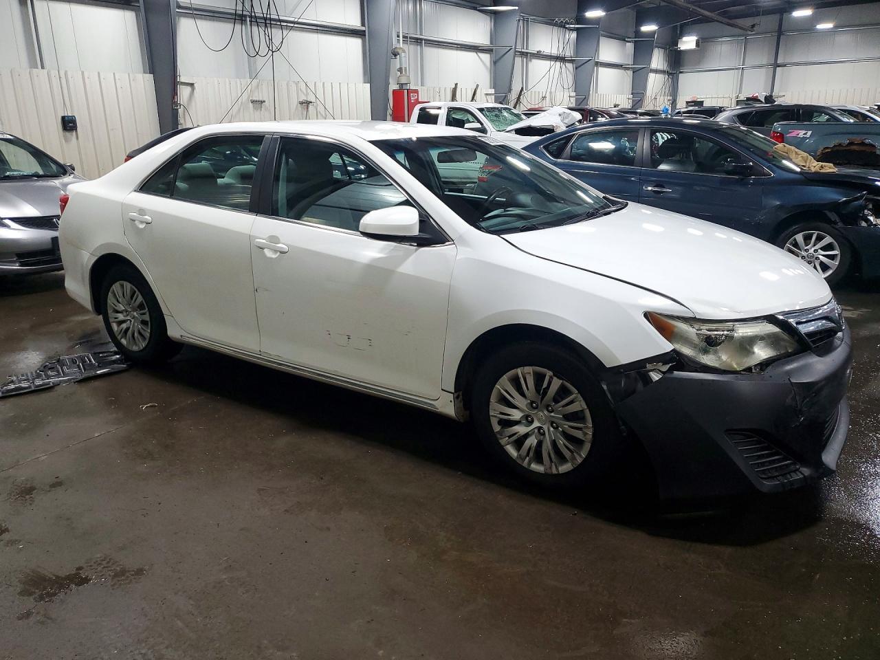 2014 Toyota Camry Le - Фото 4