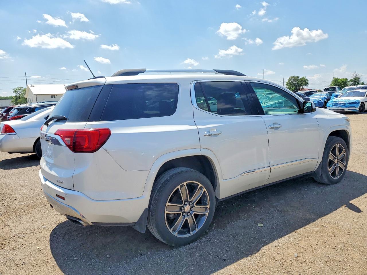 2017 GMC Acadia Denali - Image 3
