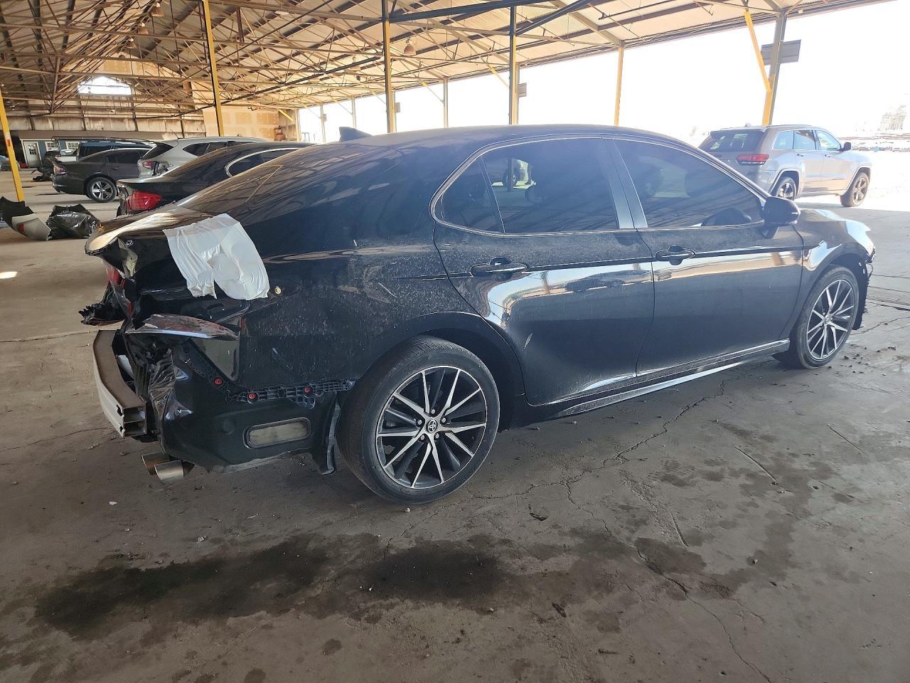2024 Toyota Camry Se - Image 3