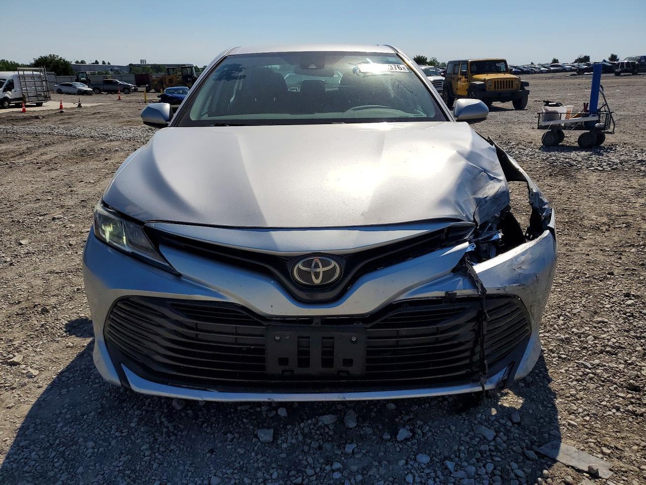 2019 Toyota Camry Le - Фото 5