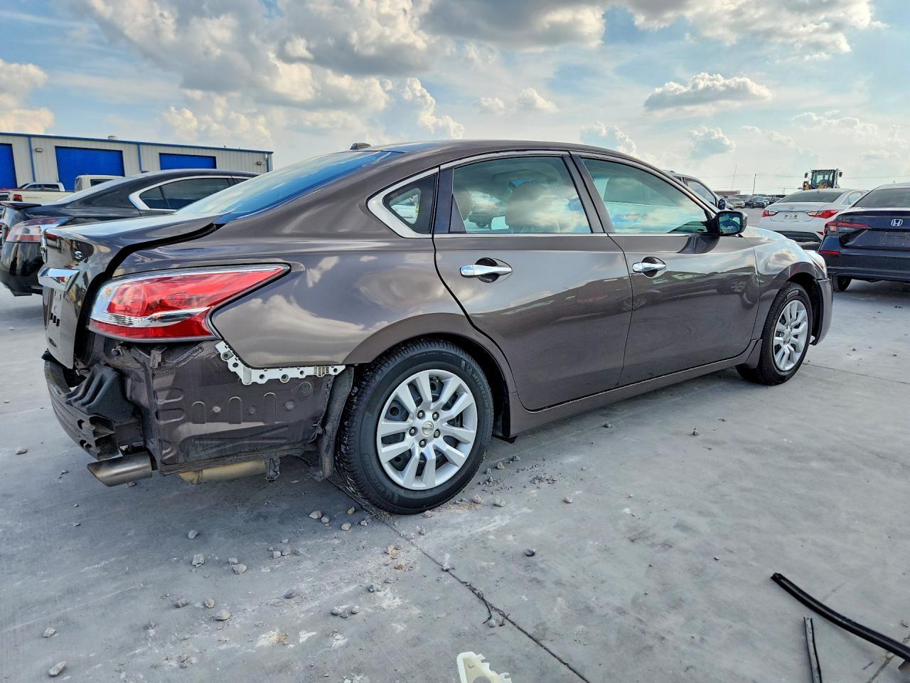 2015 Nissan Altima 2.5 S - Image 3