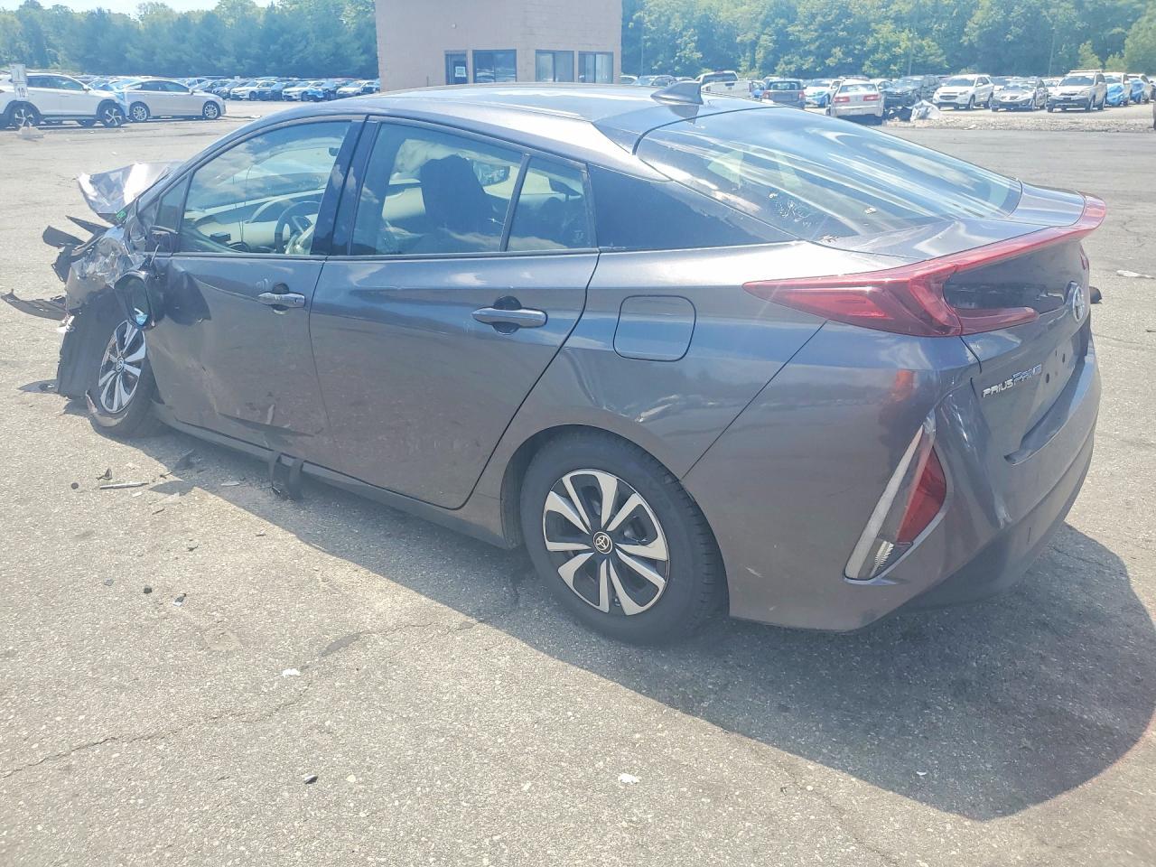 2017 Toyota Prius Prime Plus - Фото 2