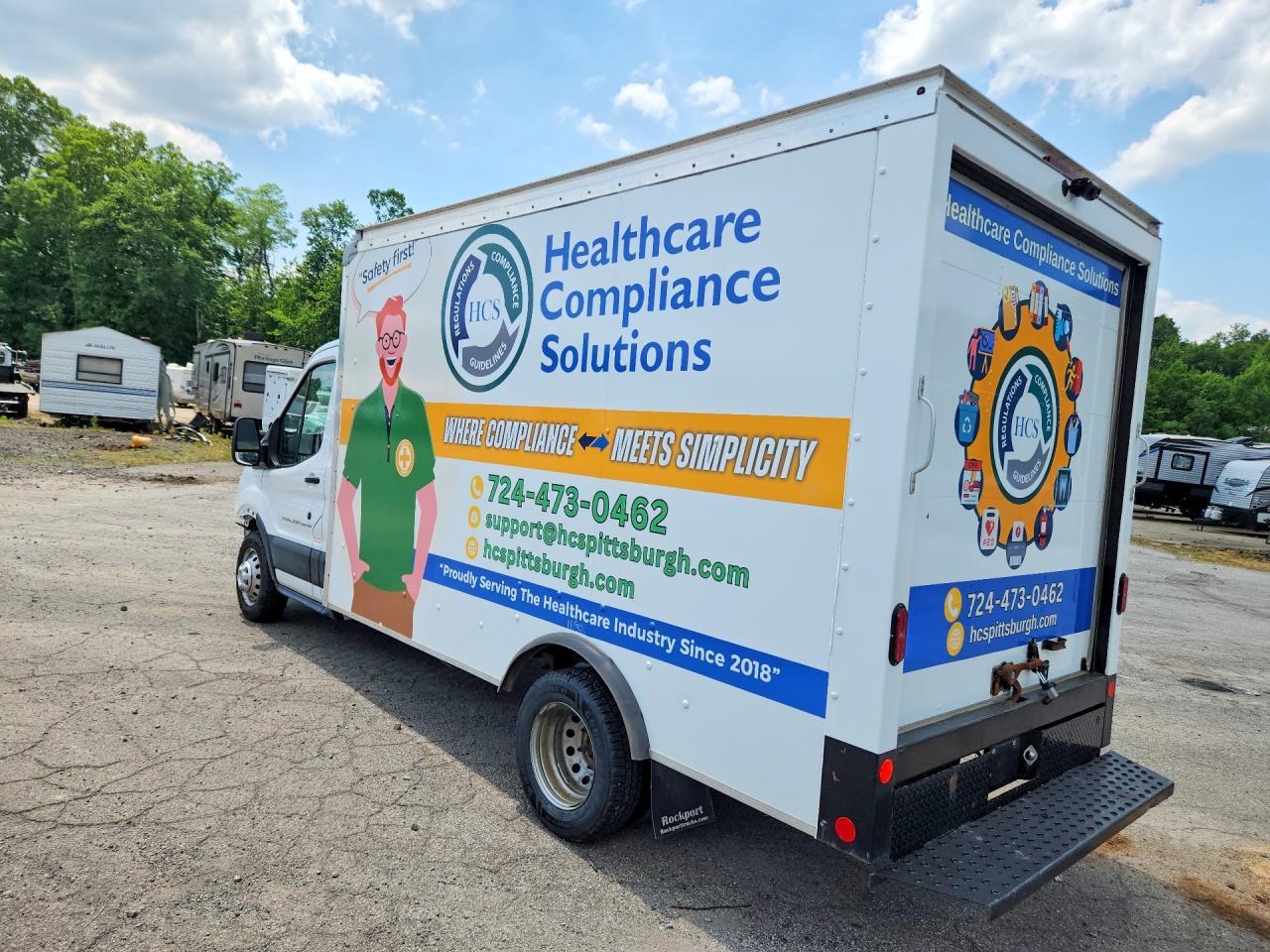 2022 Ford Transit Box Truck - Фото 2