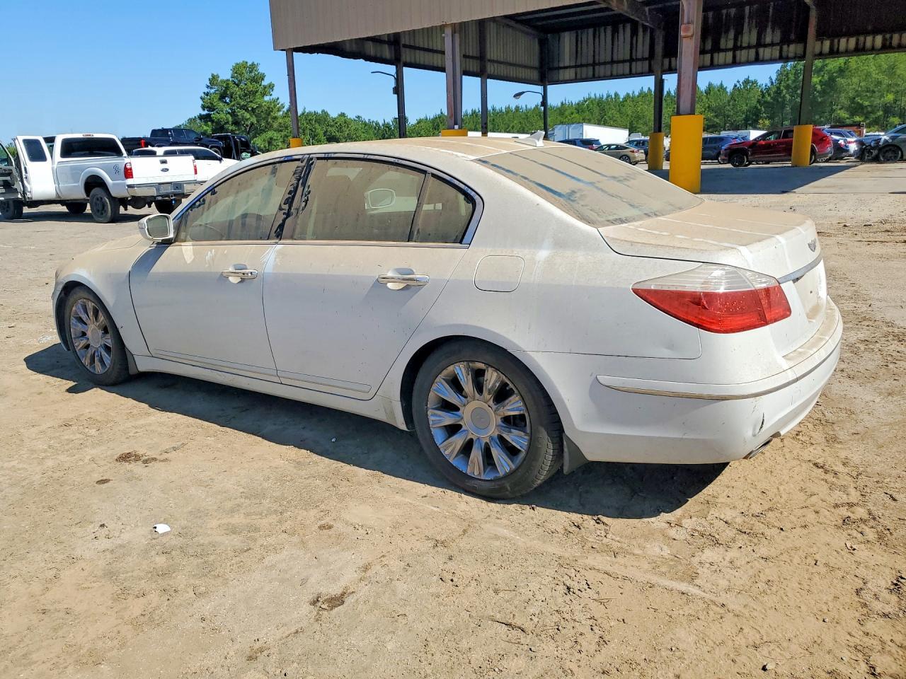 2011 Hyundai Genesis 3.8L - Фото 2