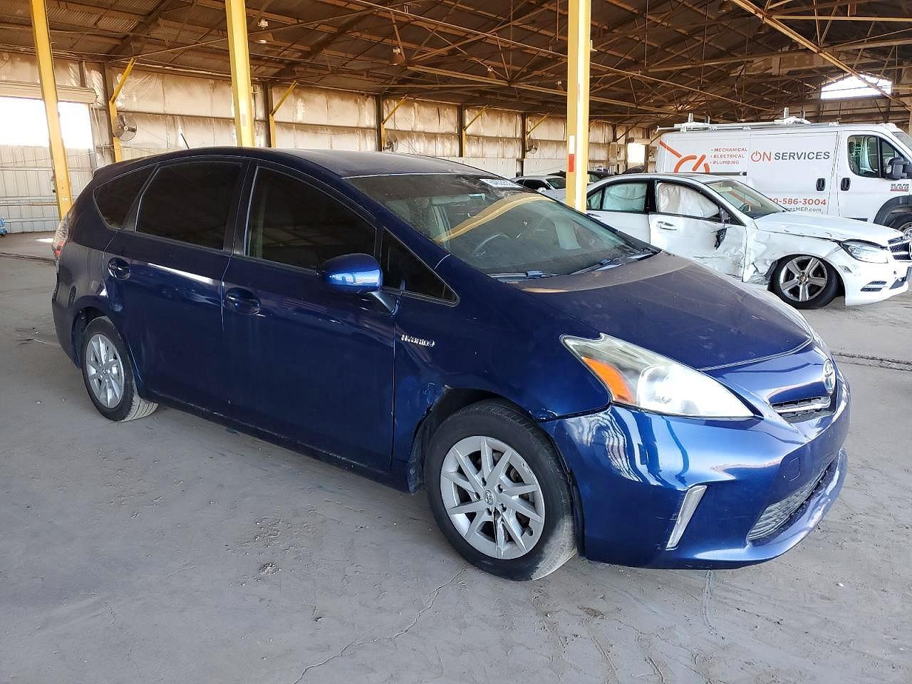 2013 Toyota Prius V Three - Фото 4