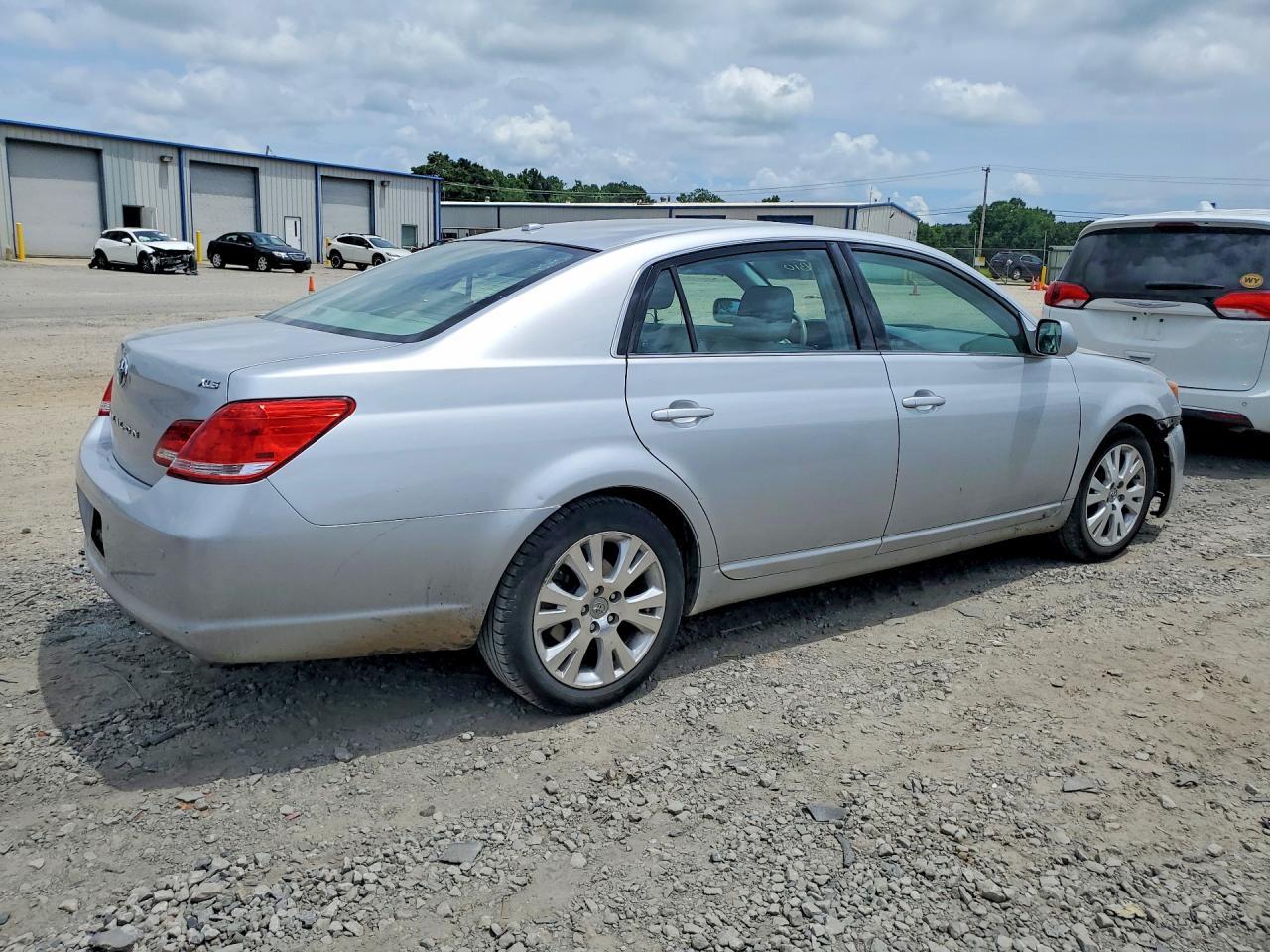 2010 Toyota Avalon Xls - Фото 3